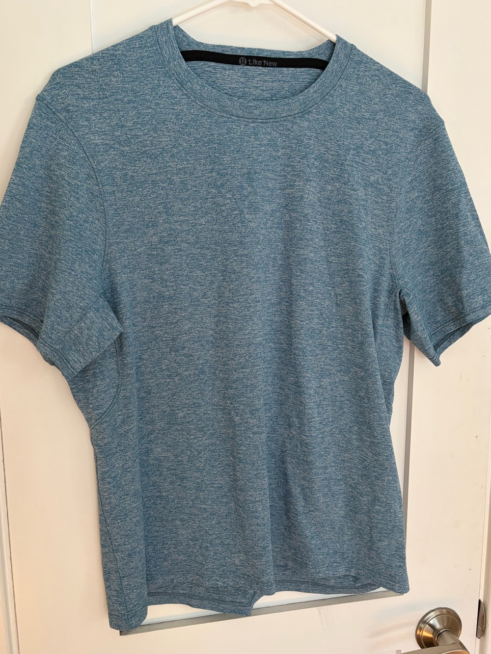 16. Men’s Size Small LULULEMON Heathered Blue Tee
